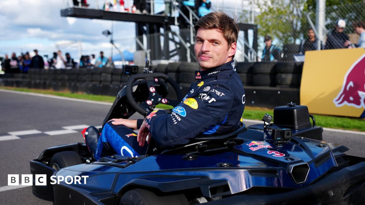 Verstappen passes 100 amateur karters in 14 laps in exhibition race