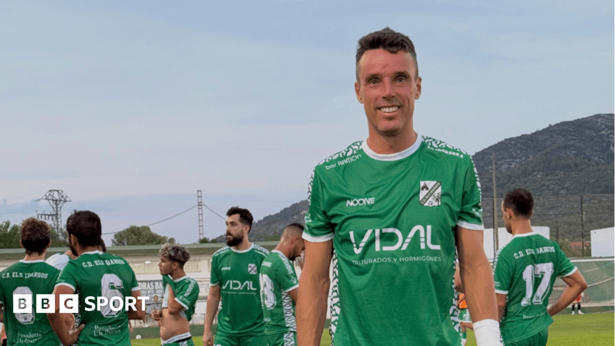 Ex-tennis player Bautista Agut scores on football debut