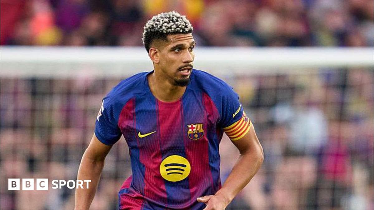 Liverpool close to signing Barcelona's Araujo on loan