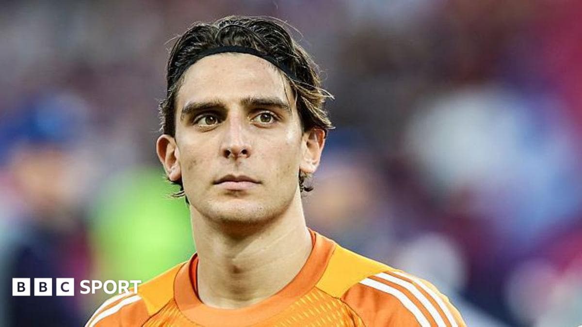 Hull sign goalkeeper Tzolakis for club record fee