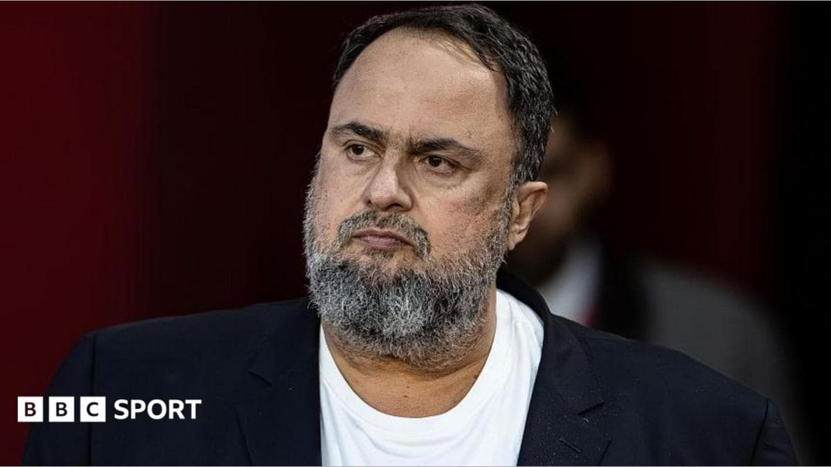 Forest owner Marinakis sues Palace over gun banner