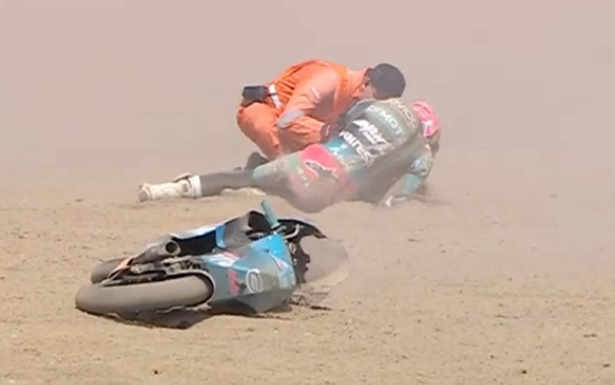 Moto3 a Silverstone, caduta per Quiles: clavicola fratturata, salterà la gara. VIDEO