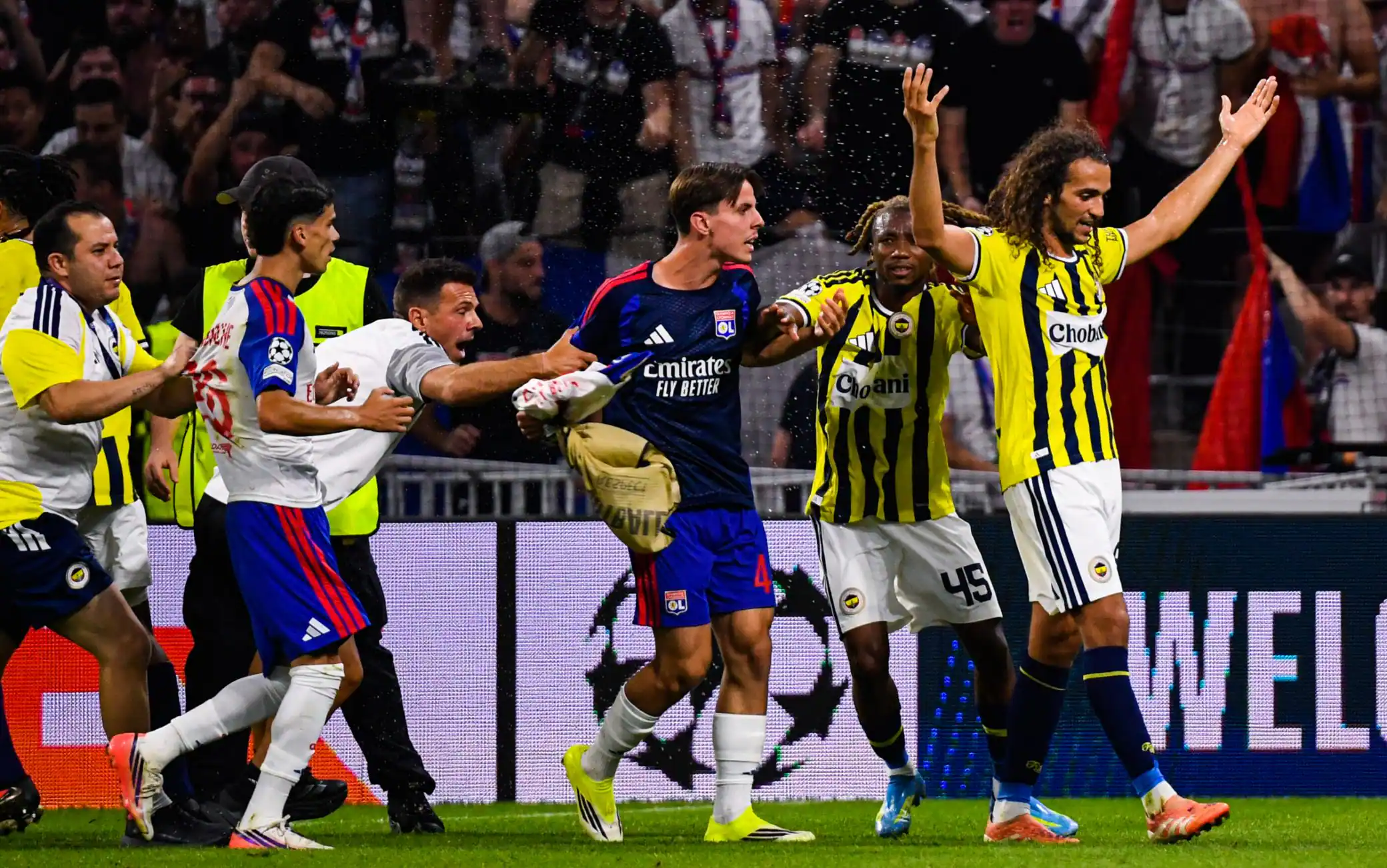 Guendouzi, squalifica ridotta dalla Uefa: ci sarà per Aston Villa-Fenerbahce