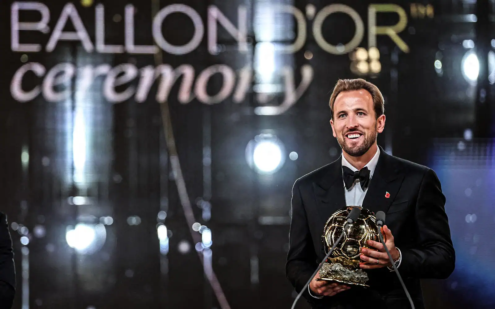 Pallone d'Oro 2026, Kane vincitore. Battuti Mbappé e Yamal