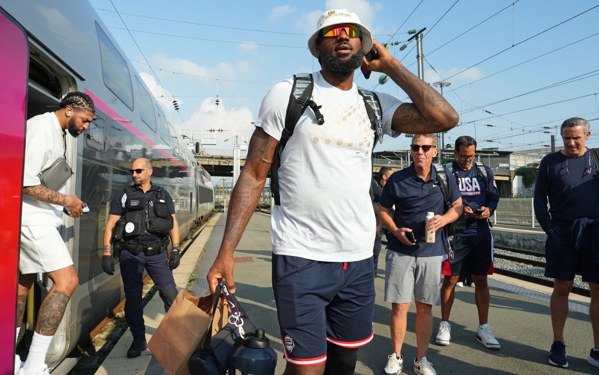 NBA, LeBron James pendolare da New York a Philadelphia? Amtrak ci scherza su