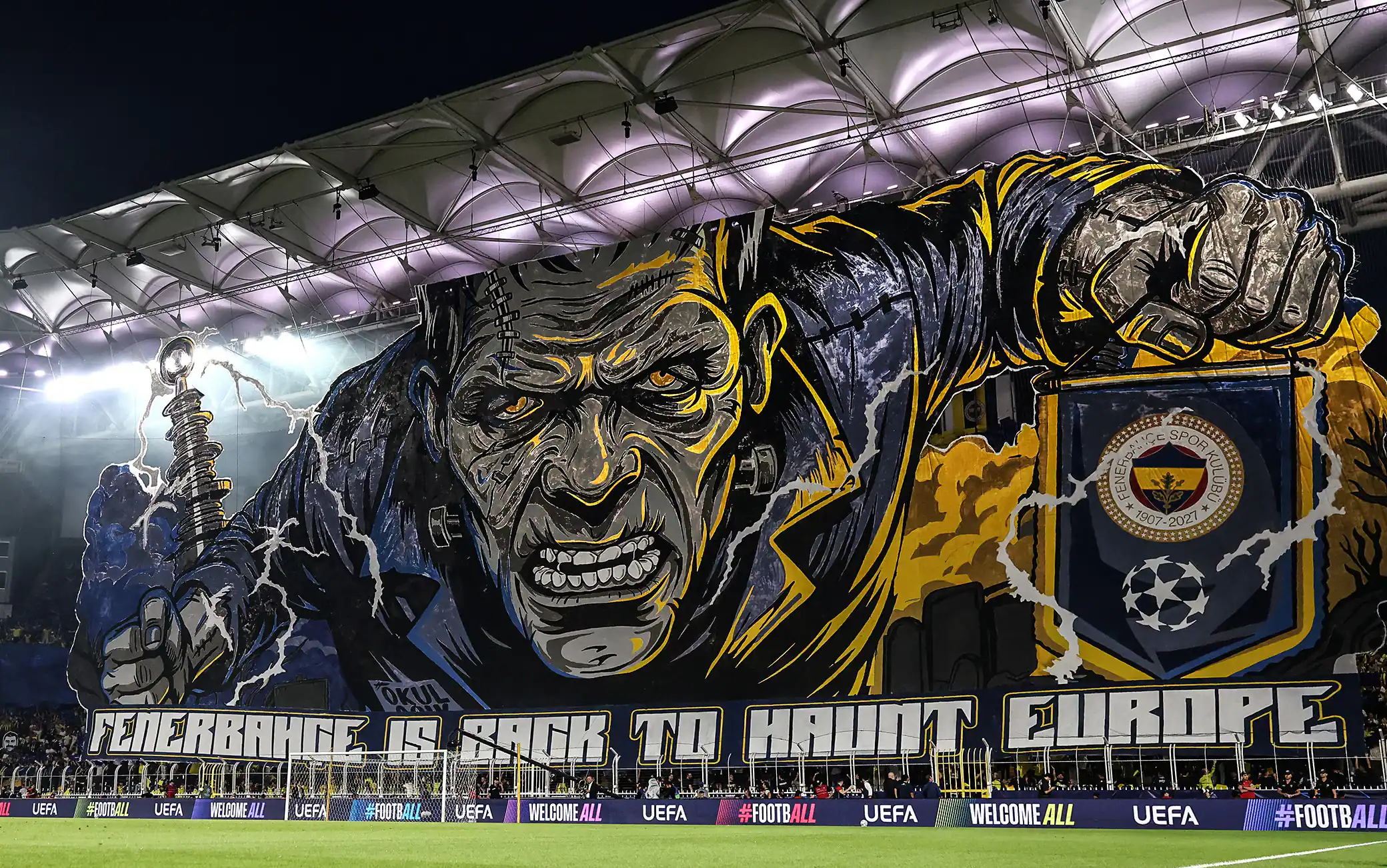 Il Fenerbahce prova a spaventare la Roma con Frankenstein: "Tornati a tormentare l’Europa"