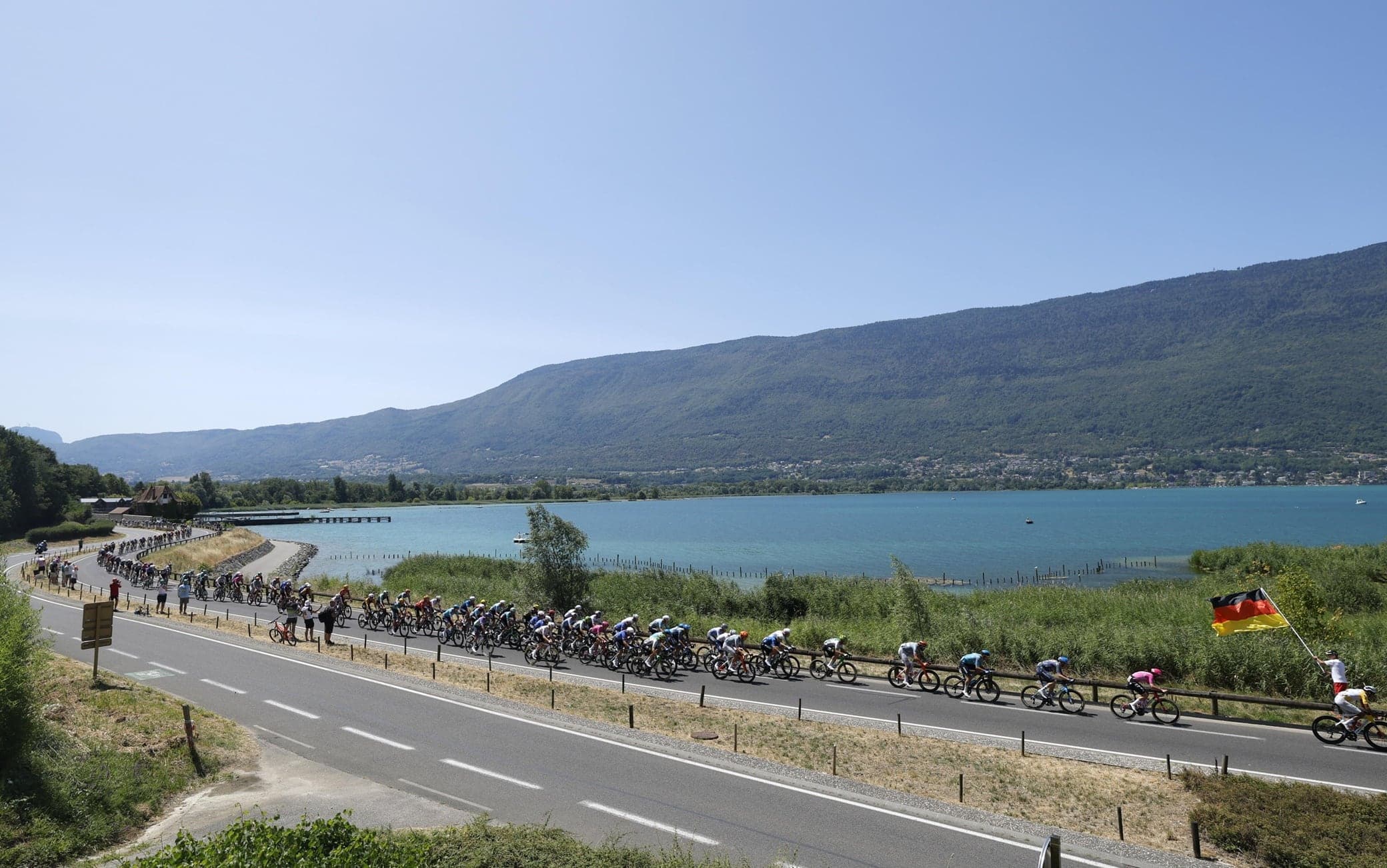 Tour de France, la 17^ tappa in diretta live: la fuga non 'decolla'