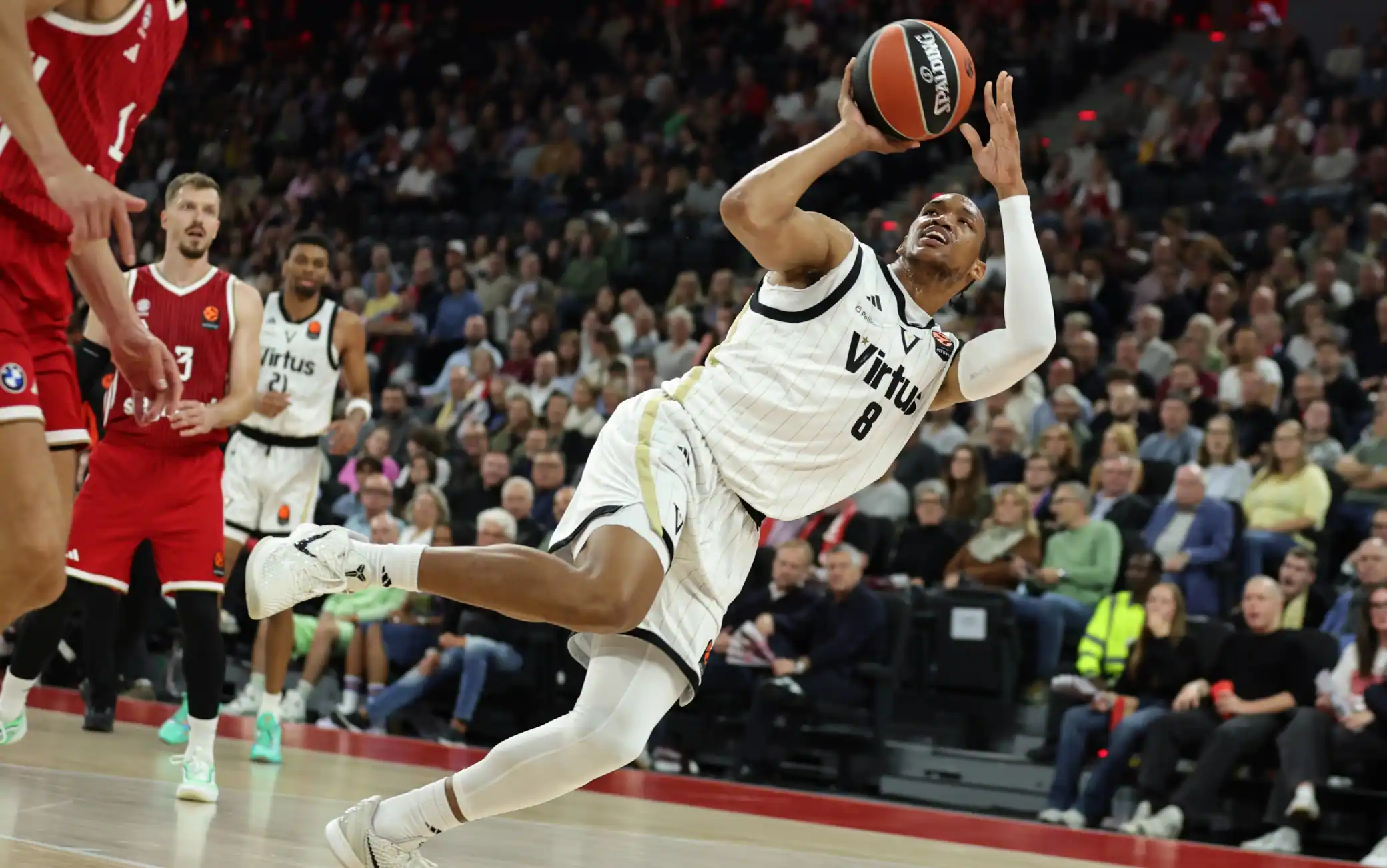 Eurolega, colpo Virtus a Monaco: Moore trascina Bologna, il Bayern è battuto 94-87