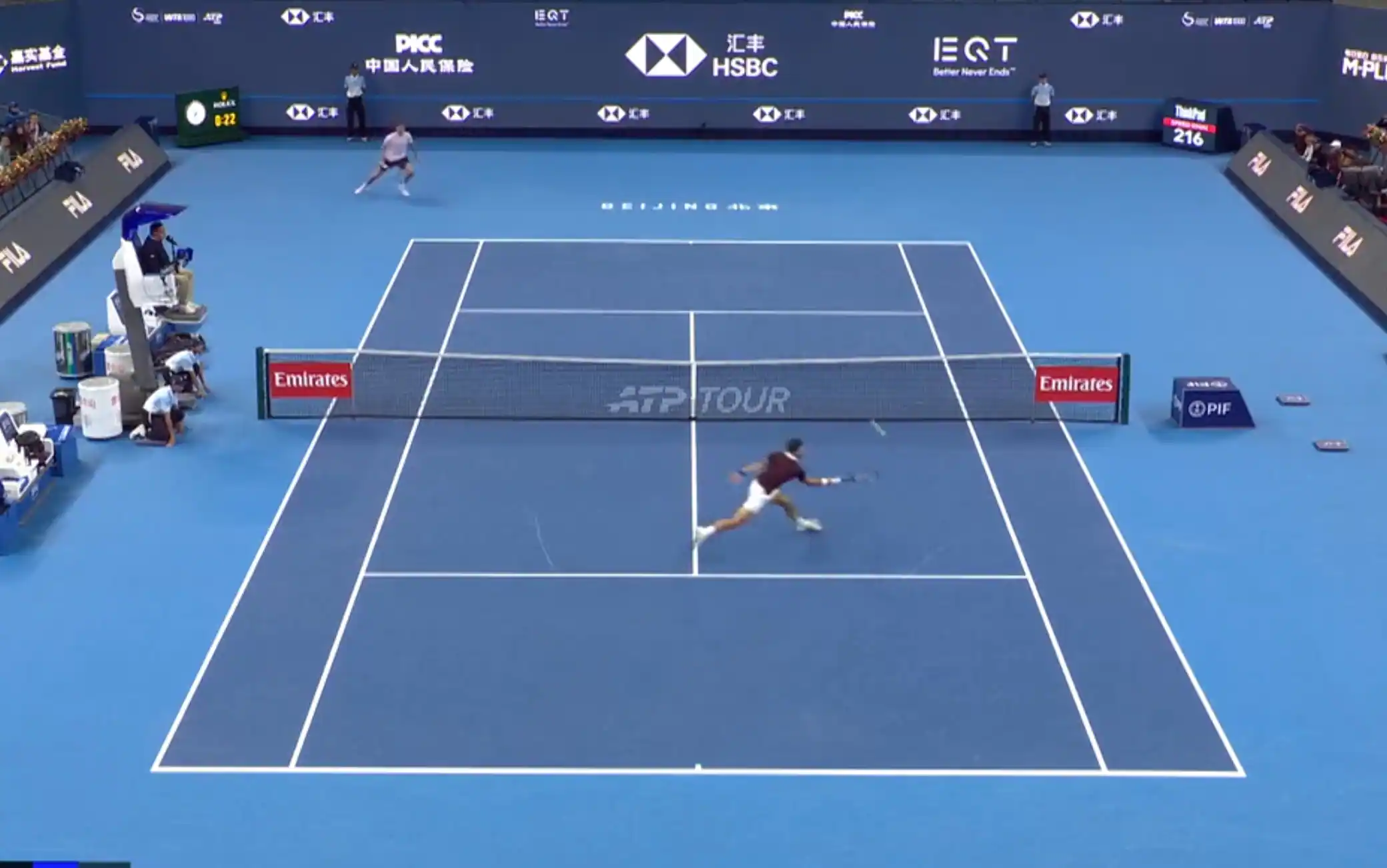 Zverev stupisce a Pechino: che passante contro Djokovic. VIDEO