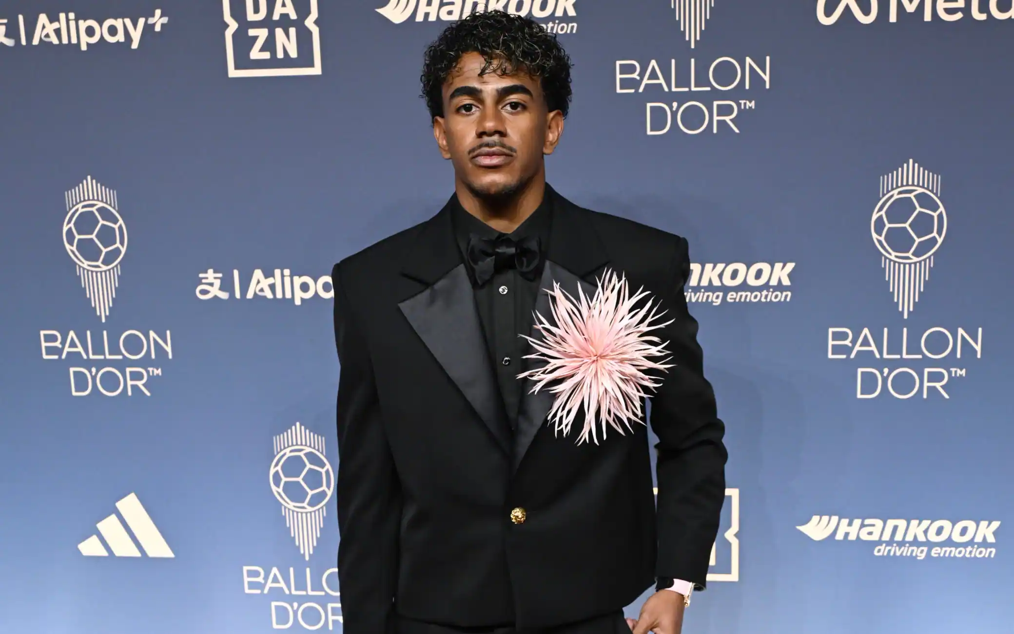 Pallone d'Oro 2026, il red carpet a Londra: look, abiti e curiosità. FOTO