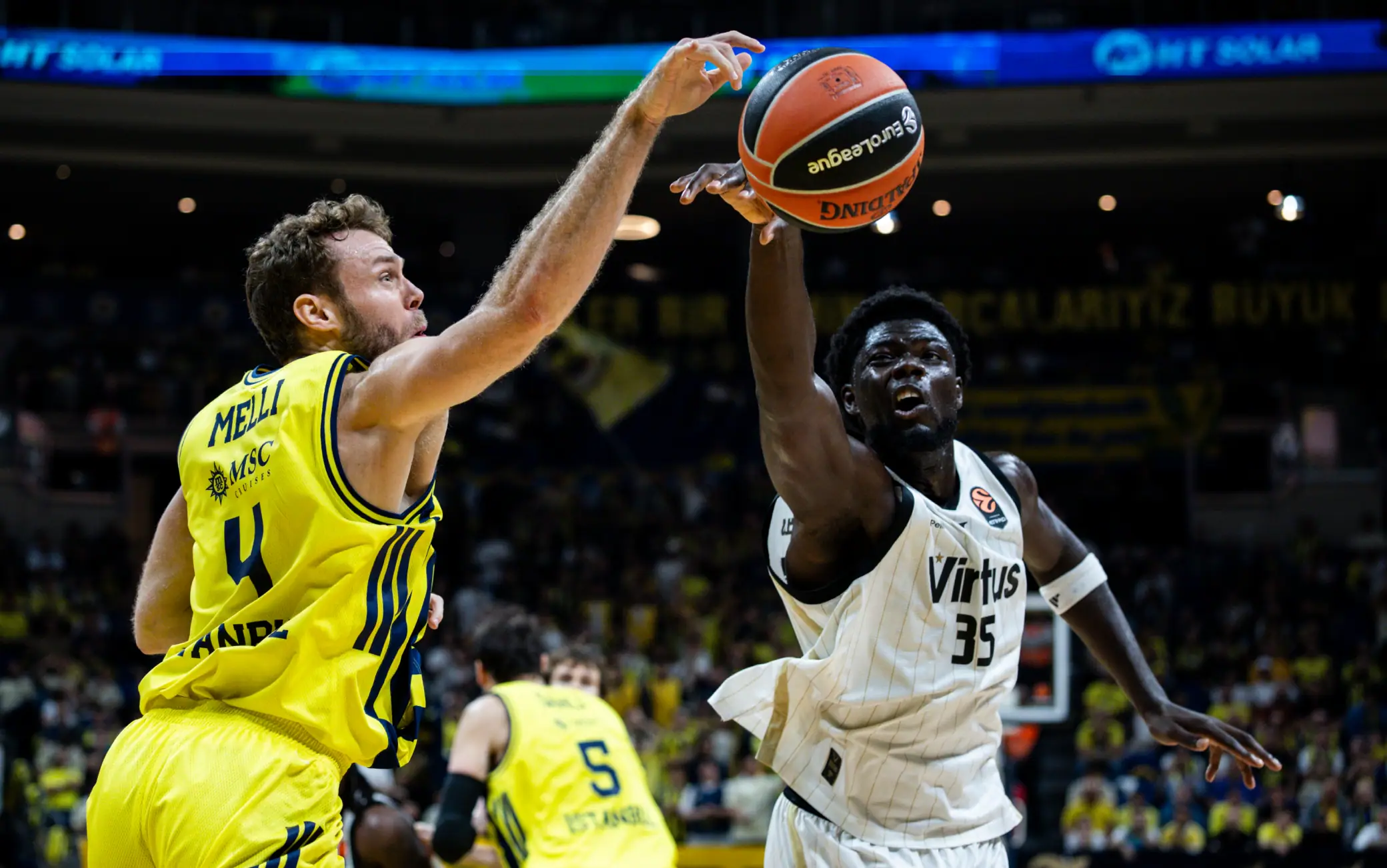 Eurolega, esordio amaro per la Virtus: a Istanbul il Fener vince in volata 78-68