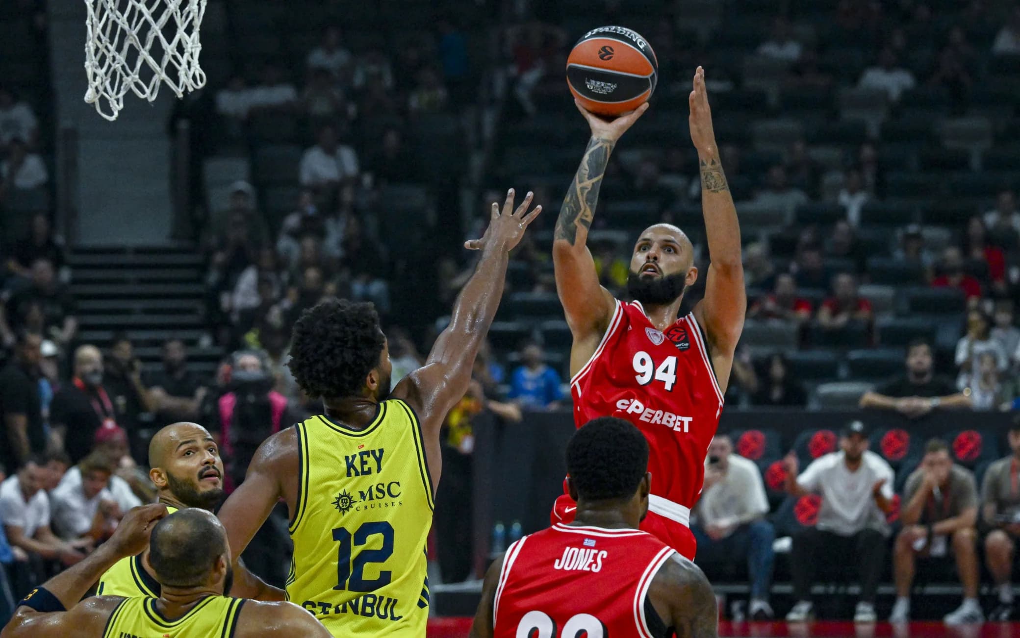 Eurolega SuperCup, Olympiacos-Fenerbahce 92-90: Fournier decide con un gran canestro