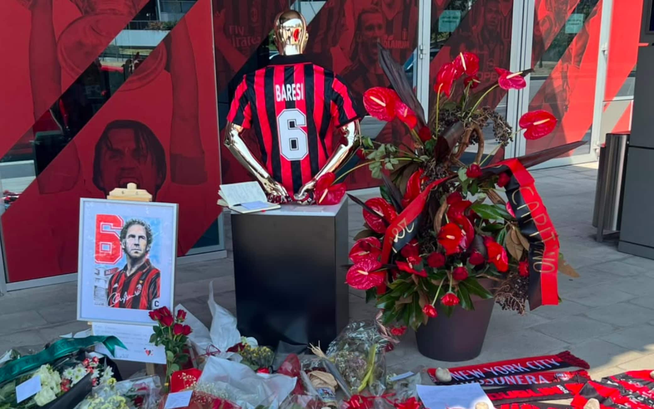 Franco Baresi, tifosi a Casa Milan per l'omaggio allo storico capitano. VIDEO