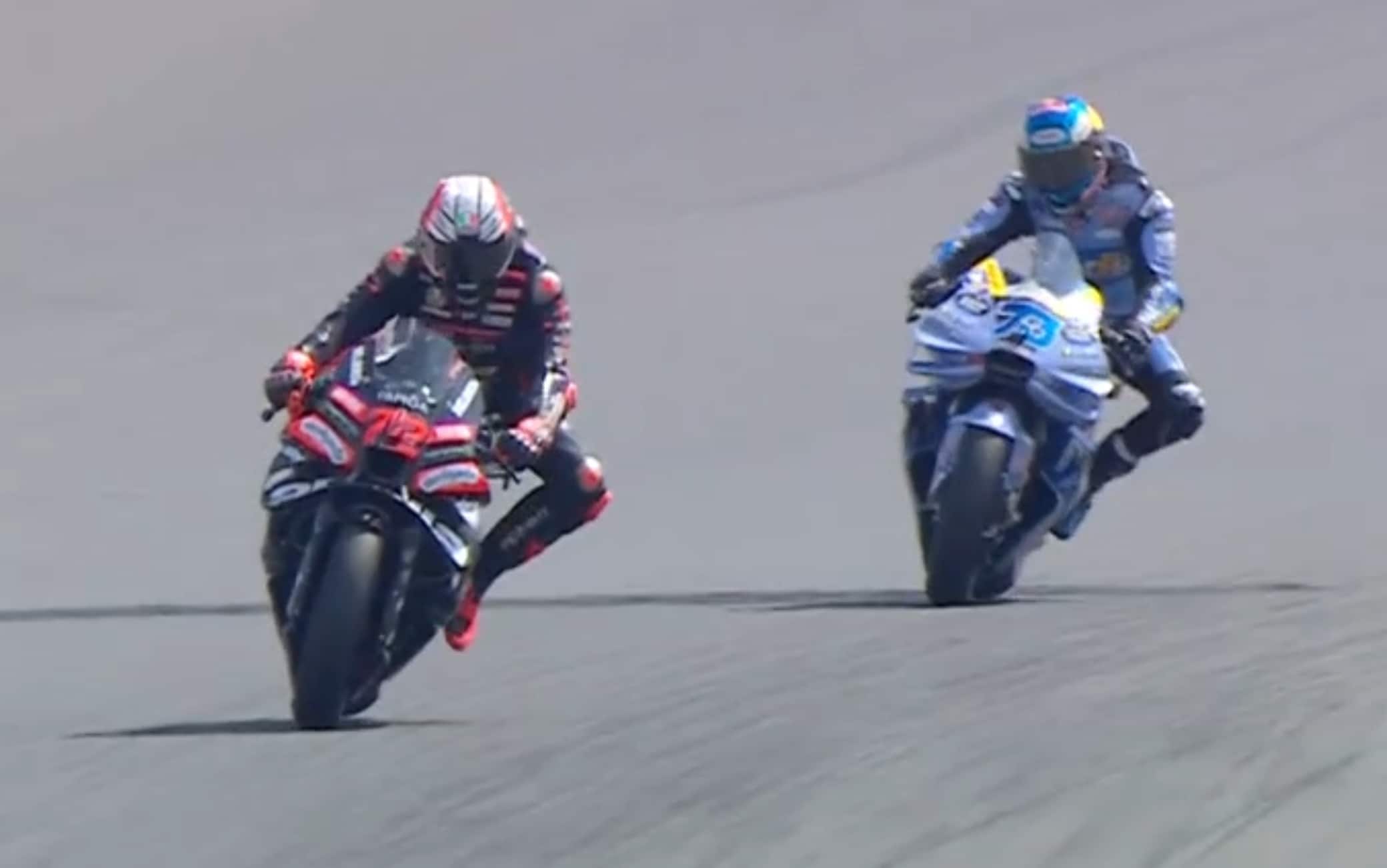 MotoGP a Silverstone, Bezzecchi stoico in gara: l'ultimo giro con la telecronaca Sky