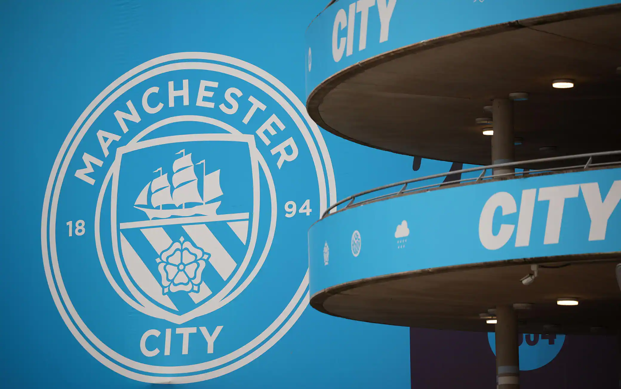 Manchester City, club ritenuto colpevole di aver violato 114 norme finanziarie