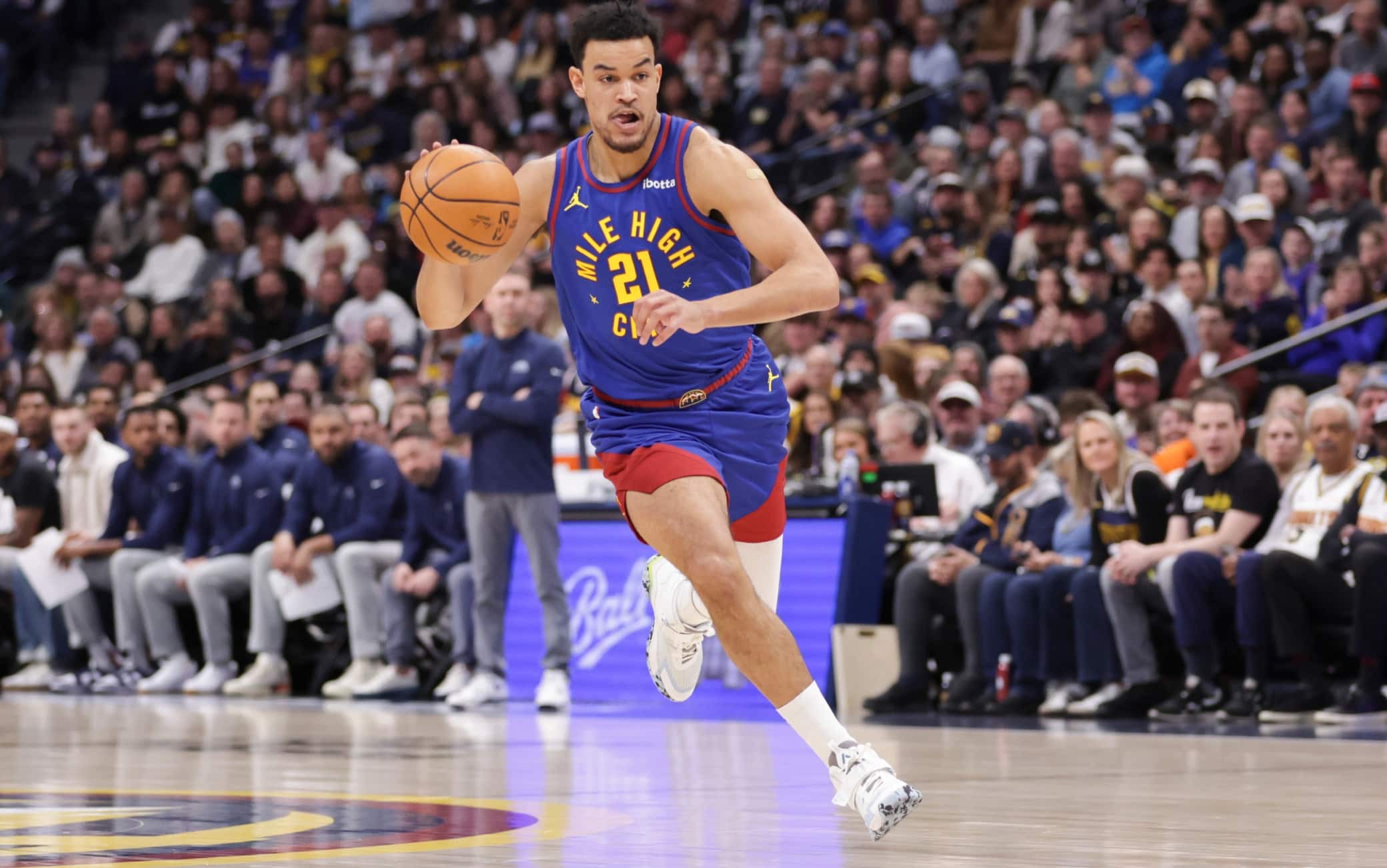 Mercato NBA, Spencer Jones im bilico tra OKC e Denver: le firme e gli scambi