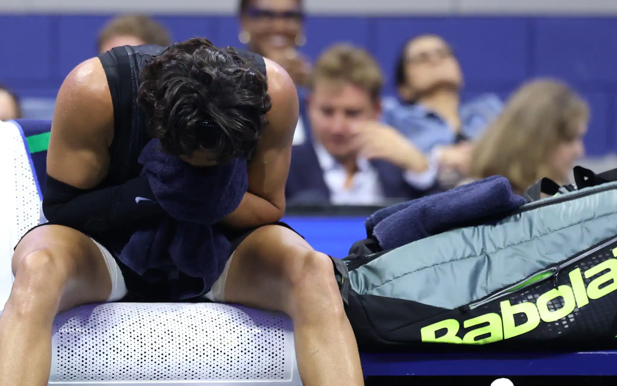 Alcaraz vomita nell'asciugamano agli US Open nel match contro Shelton. Video