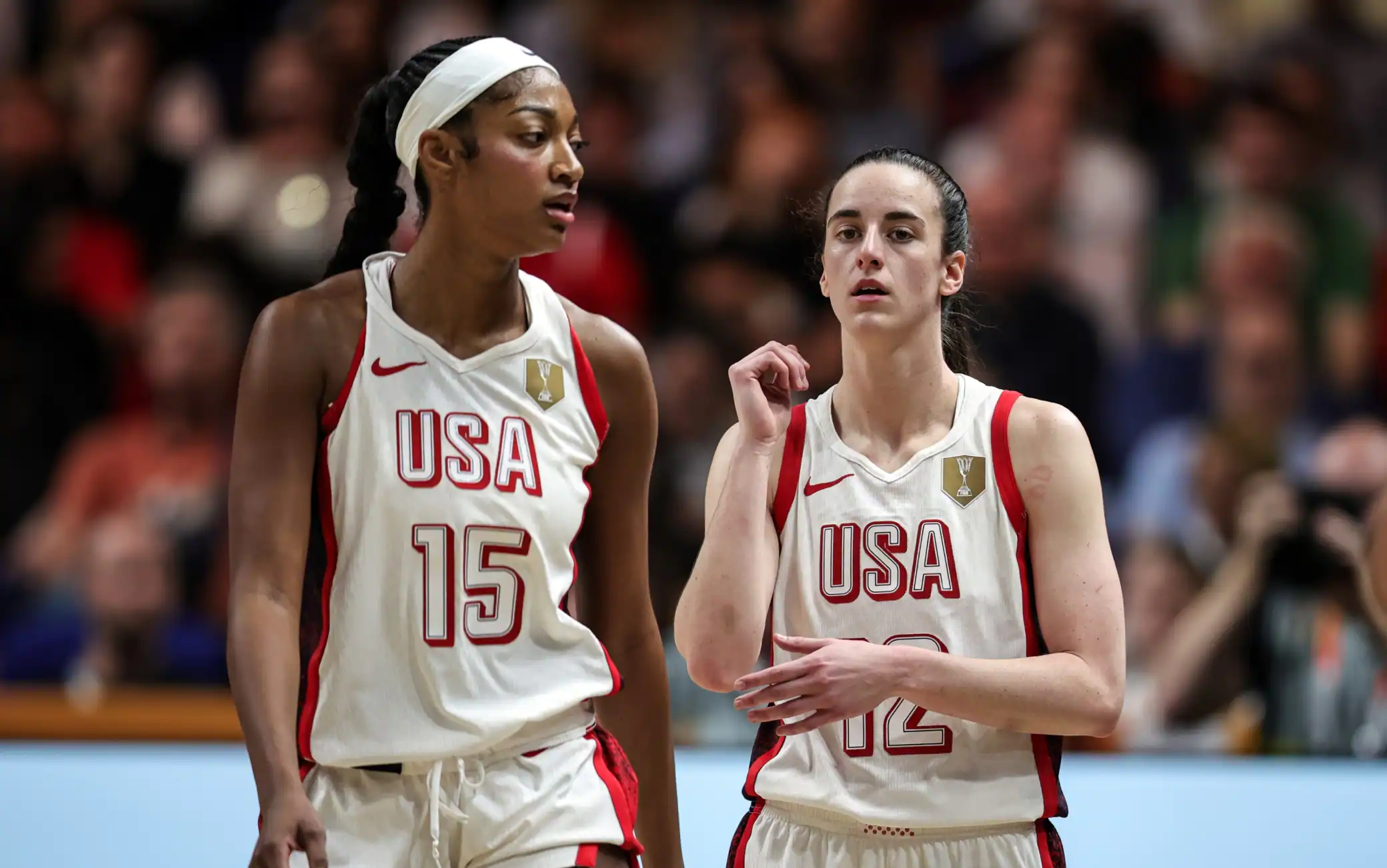 Mondiali basket, Angel Reese difende e Caitlin Clark segna sulla sirena: show Team USA