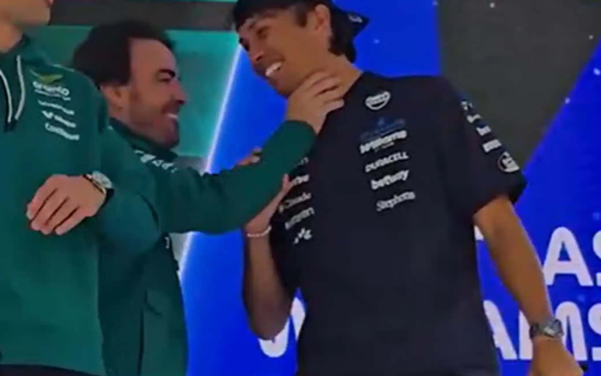 Alonso-Albon, pace fatta? Il 'gesto' di Fernando. VIDEO