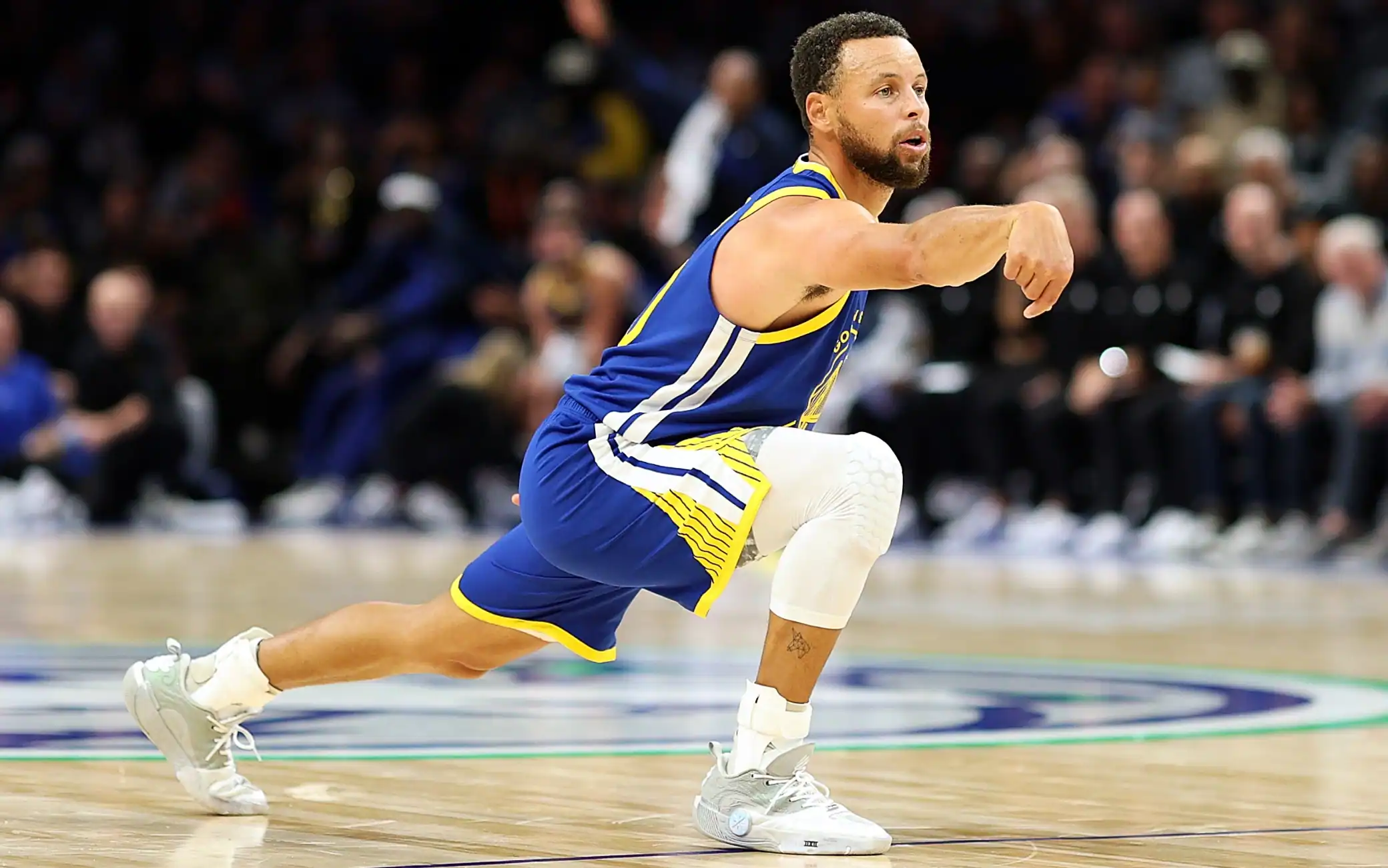 NBA, Curry travolge Minnesota con 44 punti e Golden State torna a sorridere. VIDEO