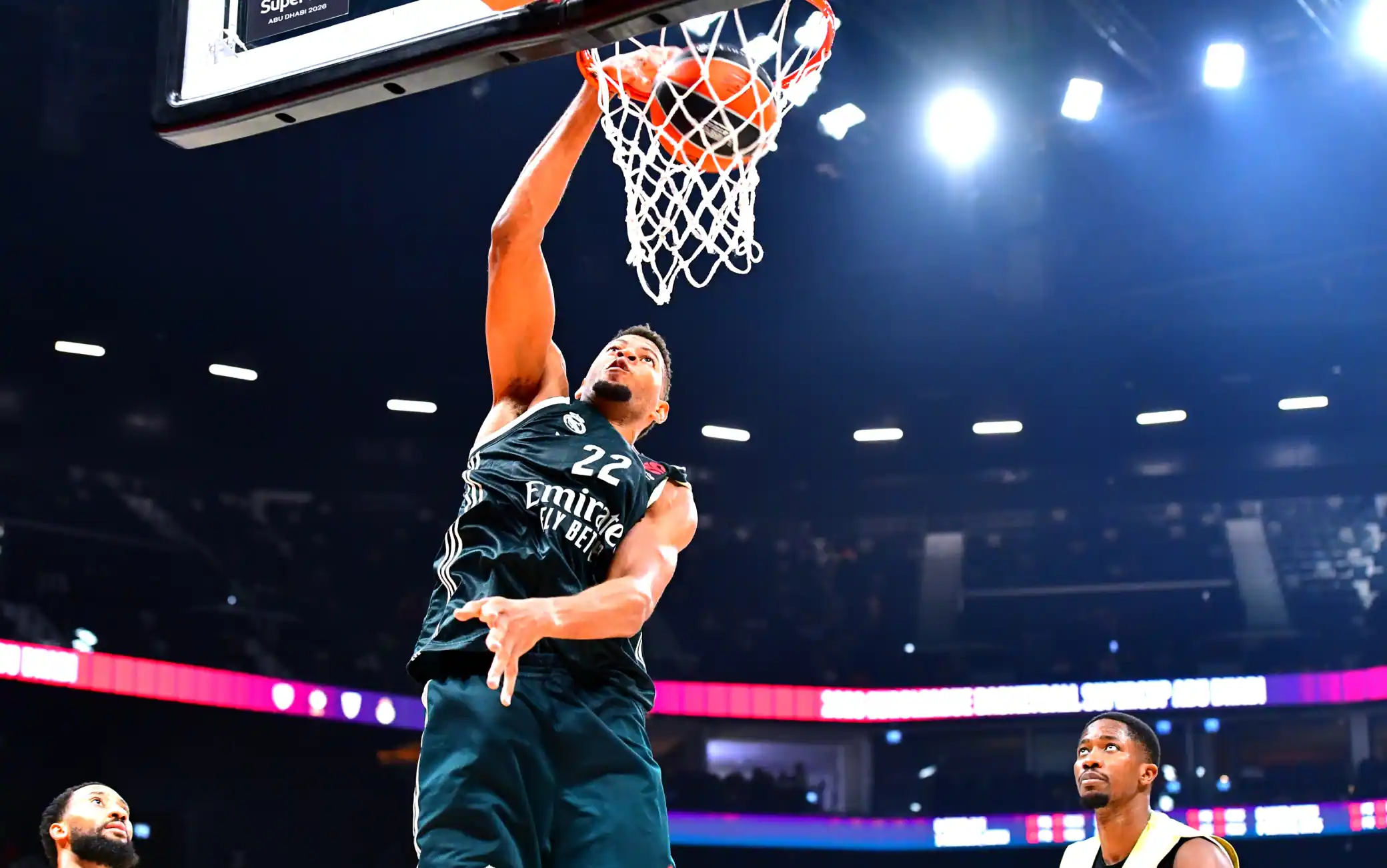 Real Madrid-Dubai 98-95 OT: i blancos rimontano e volano in finale di Supercoppa