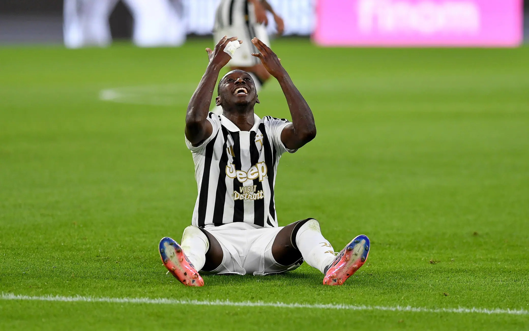 Kolo Muani operato dopo l'infortunio al dito, la Juve: "Sarà a disposizione"