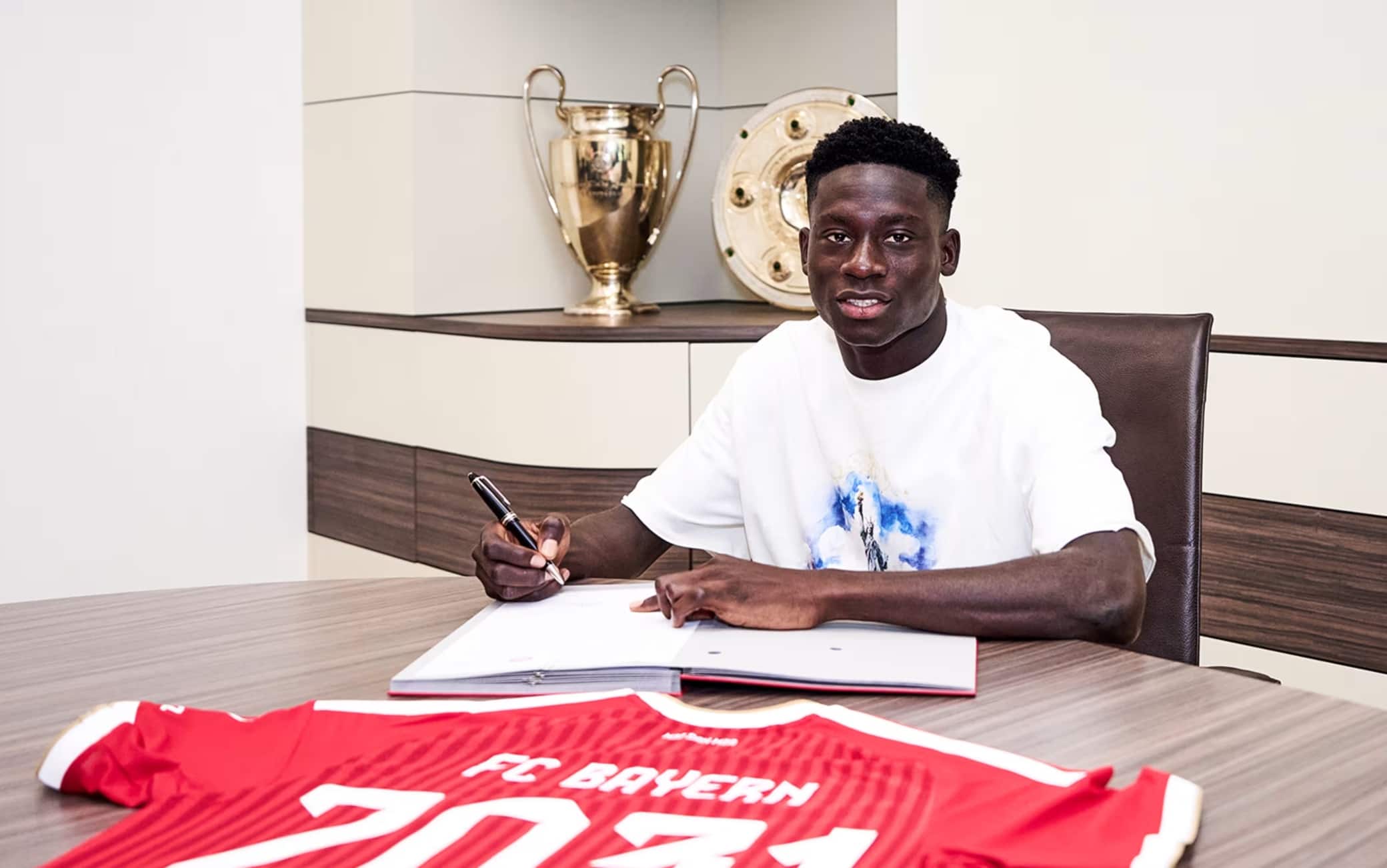 Mercato estero, gli acquisti ufficiali estivi: Bayern Monaco, Ndiaye firma fino al 2031