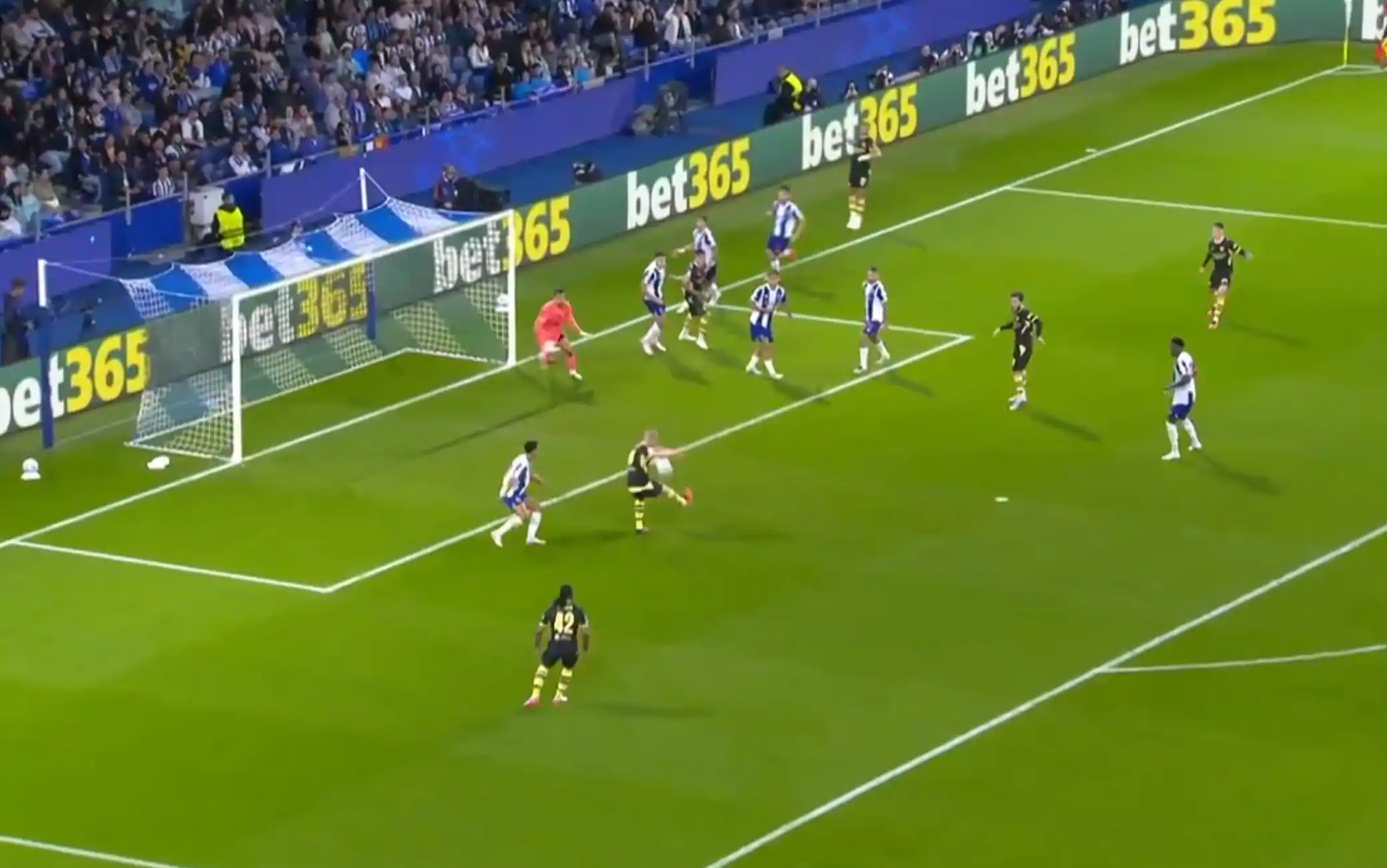 Porto-Manchester City, la doppia strepitosa parata di Diogo Costa. VIDEO