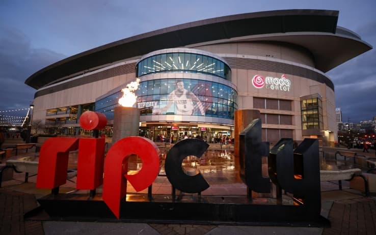 NBA, la città di Portland e i Blazers si incontrano per l'arena, ma distanza significativa