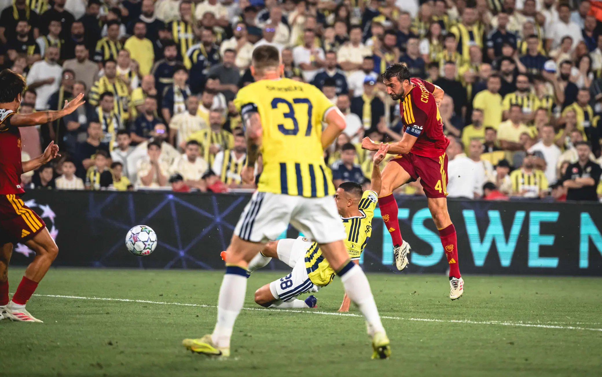 Cristante, il gol in Fenerbahce-Roma: il primo giallorosso in Champions dopo 7 anni. VIDEO