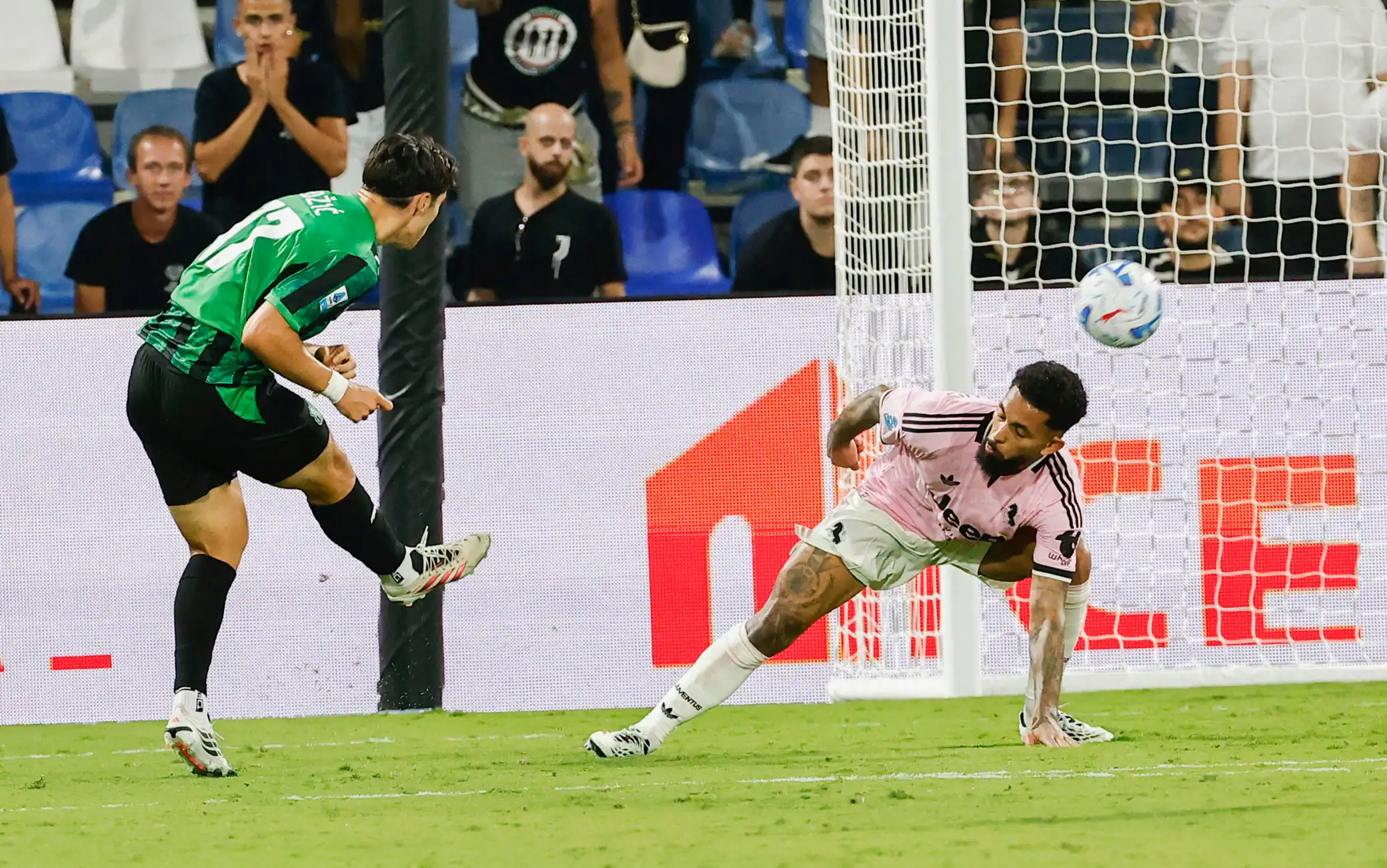 Sassuolo-Juventus 3-2, cronaca e tabellino: la decide al 94' l'ex Adzic