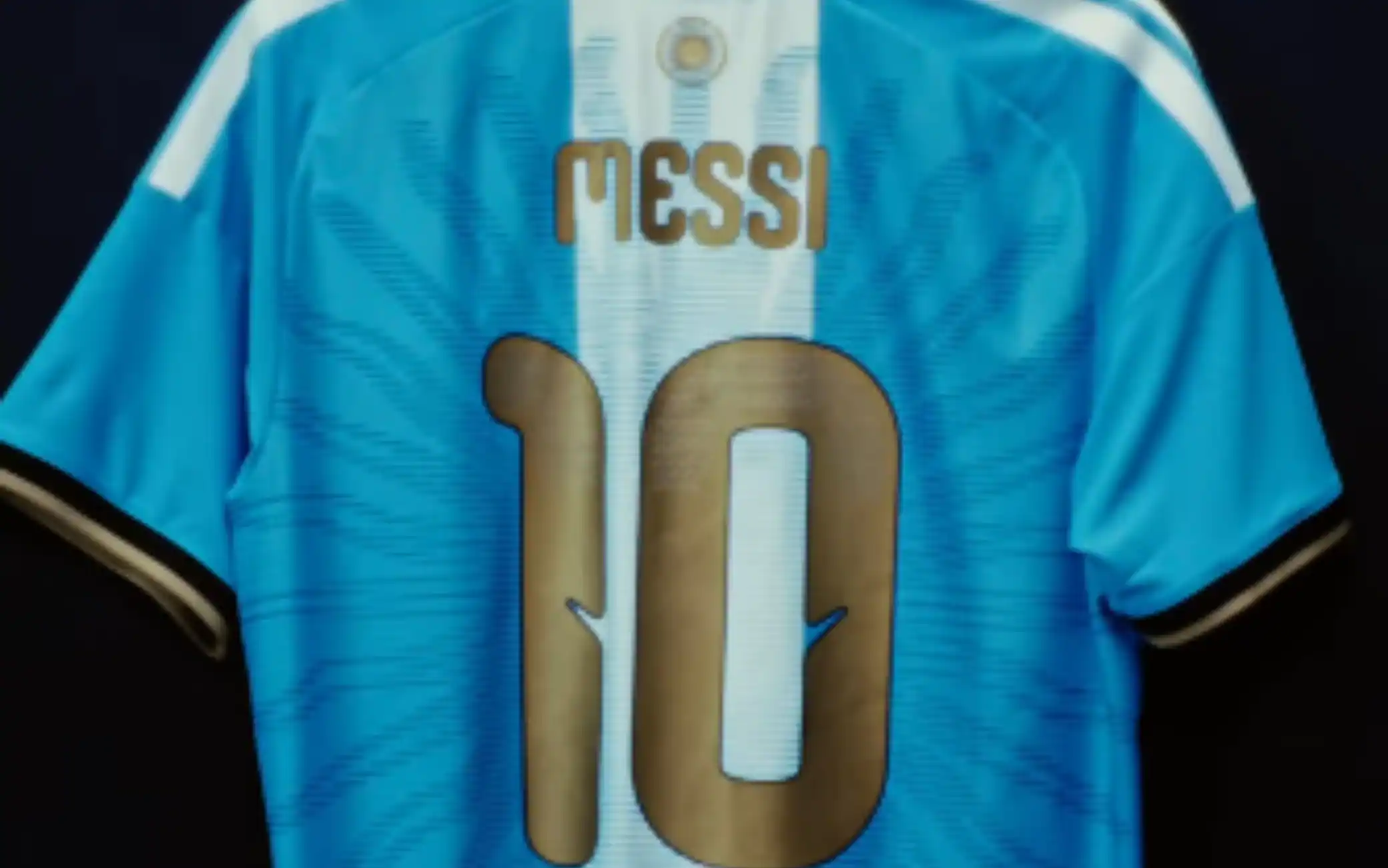 Messi, ecco la maglia per l'ultima con l'Argentina: "Per tutta la vita". VIDEO