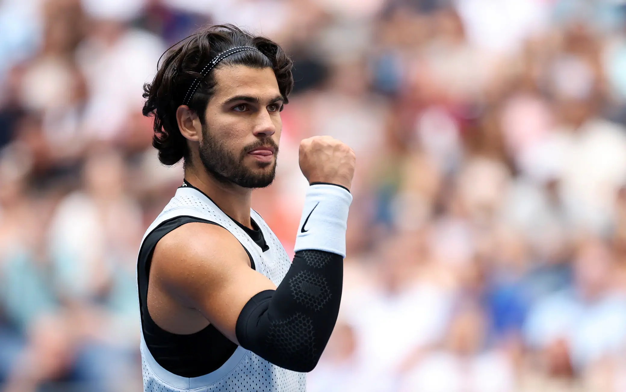 Alcaraz ai quarti agli US Open, Paul battuto in tre set