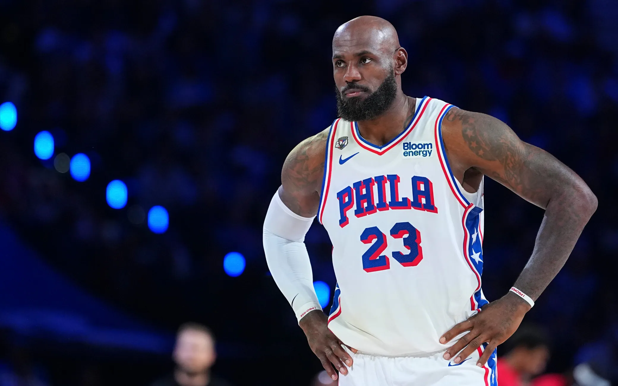 NBA, LeBron James parte da centro: "Ma non è sostenibile, abbiamo Embiid lì"