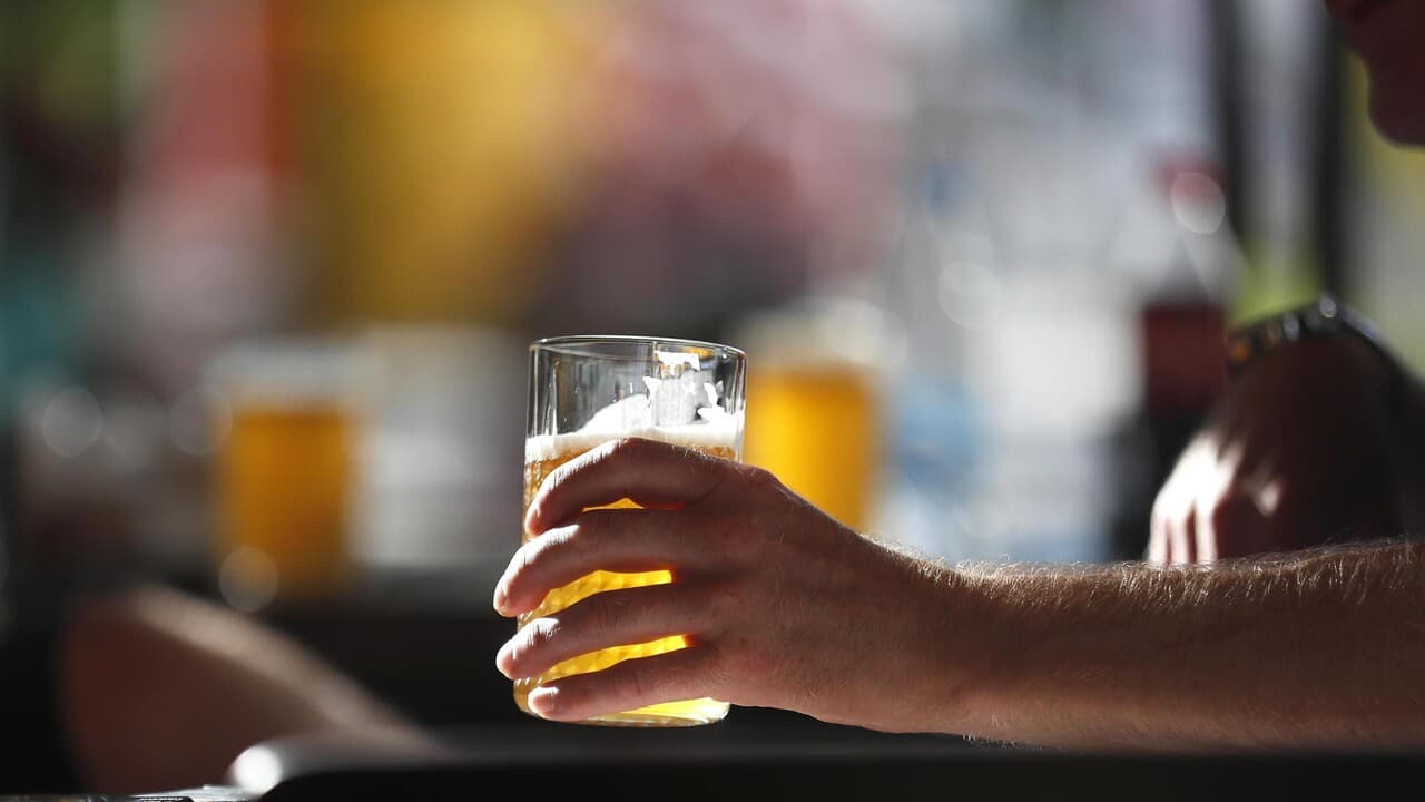 Rivoluzione inglese, la birra pronta a tornare sugli spalti