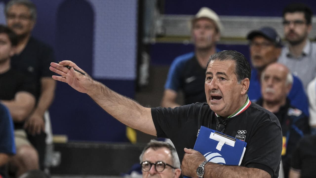 Pallavolo: De Giorgi, "spiace per sconfitta, ma guardiamo agli Europei"