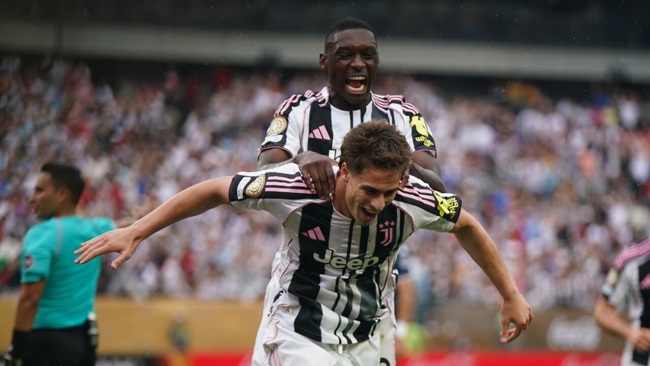 Juve: ecco Kolo Muani, il francese è atterrato a Torino