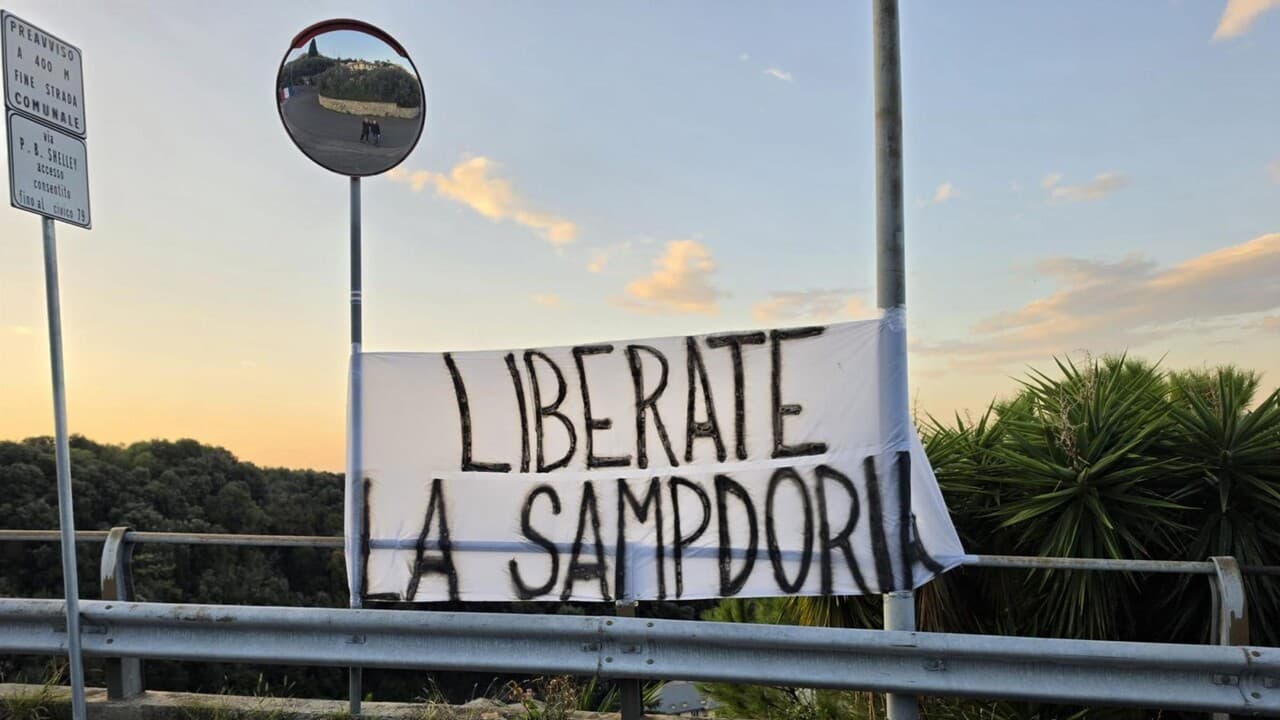 'Liberate la Samp', migliaia di tifosi in corteo contro la dirigenza del club