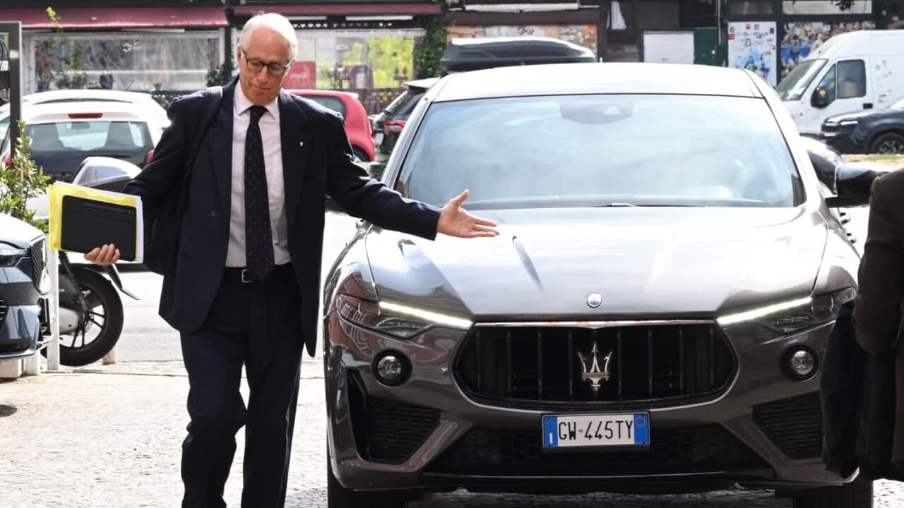 Malagò: 'Nuove elezioni Figc saranno convocate per il 14 dicembre'