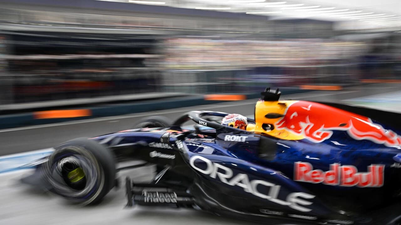 A Singapore Verstappen in pole per la Sprint, Antonelli fatica