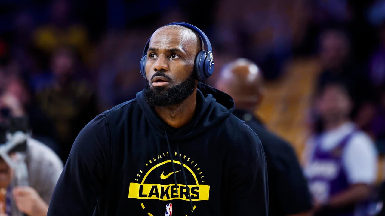 Nba: LeBron sfiderà i Knicks campioni all'esordio con Philadelphia