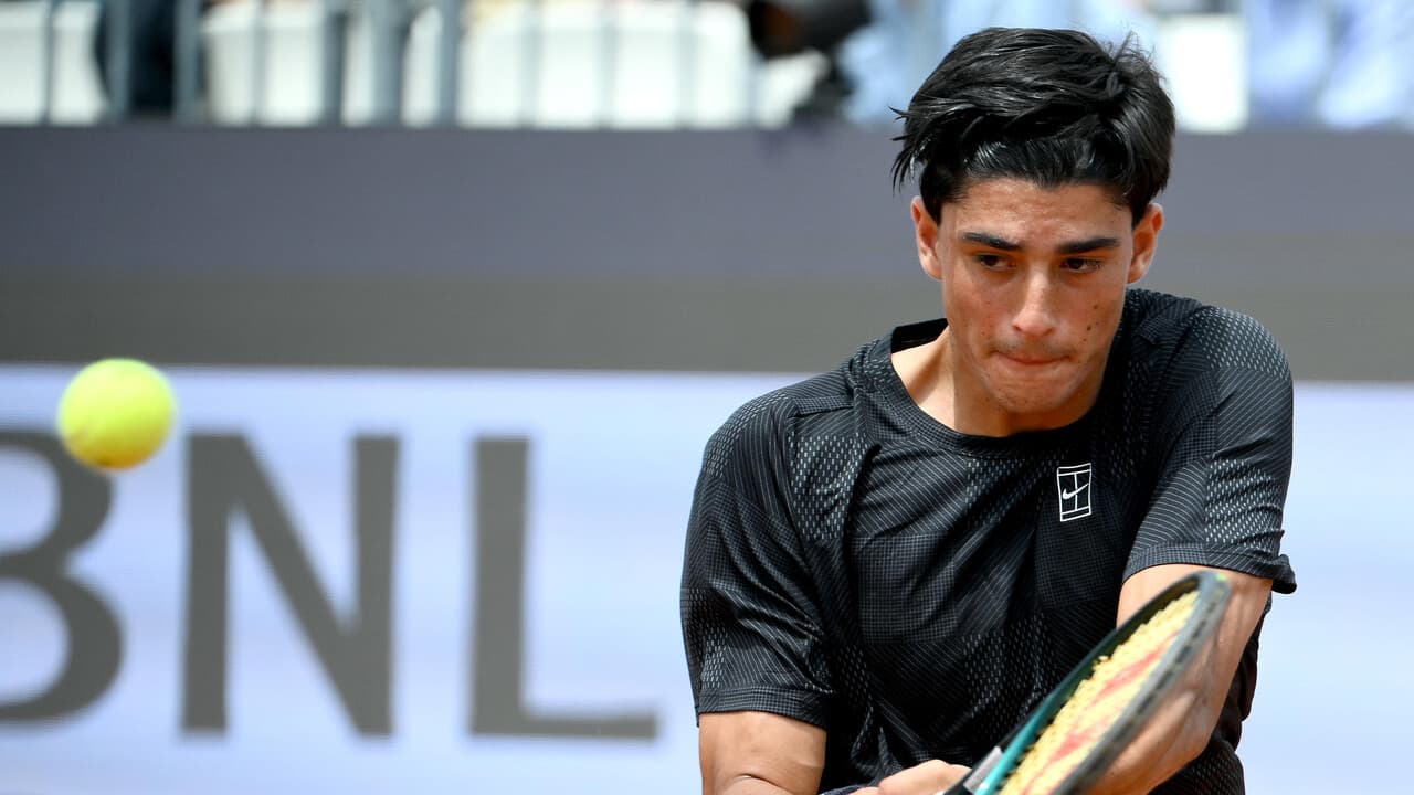 Cinà fuori al primo turno a Shanghai, vince Molcan in 3 set