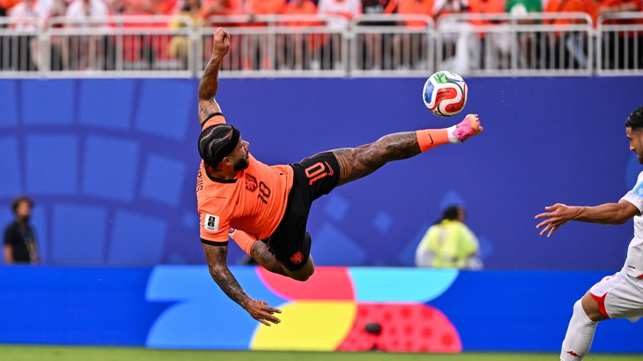 Calcio: Corinthians annuncia la partenza di Depay per motivi finanziari