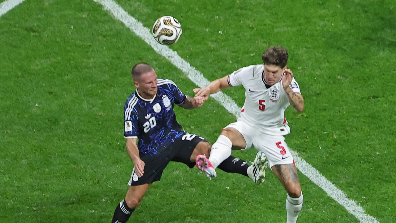Calcio: John Stones a Milano, visite e poi firma con l'Inter