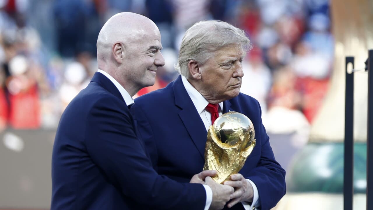 Non cessano attacchi ad Infantino, oppositori chiedono riunione Fifa