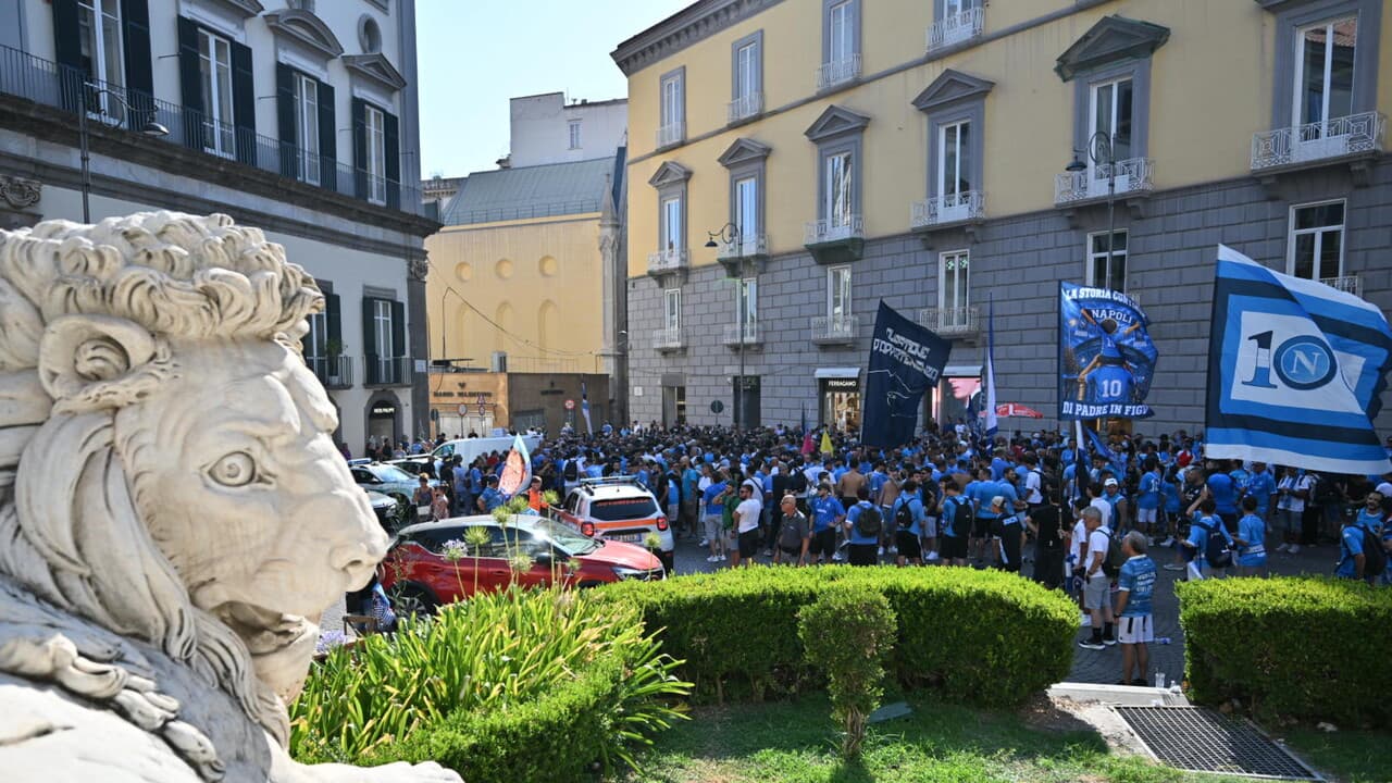 Il Napoli compie 100 anni, la festa azzurra in piazza