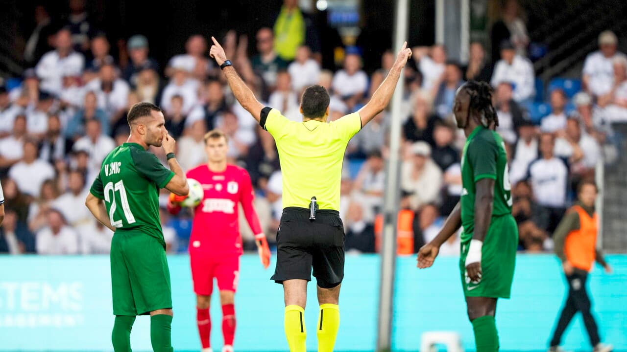 Gli arbitri di calcio, dalla A alle giovanili niente più accerchiamenti