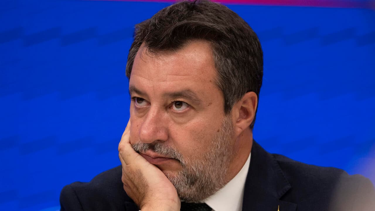Salvini 'non ho visto il Milan mi hanno detto una schifezza, cade la poesia'