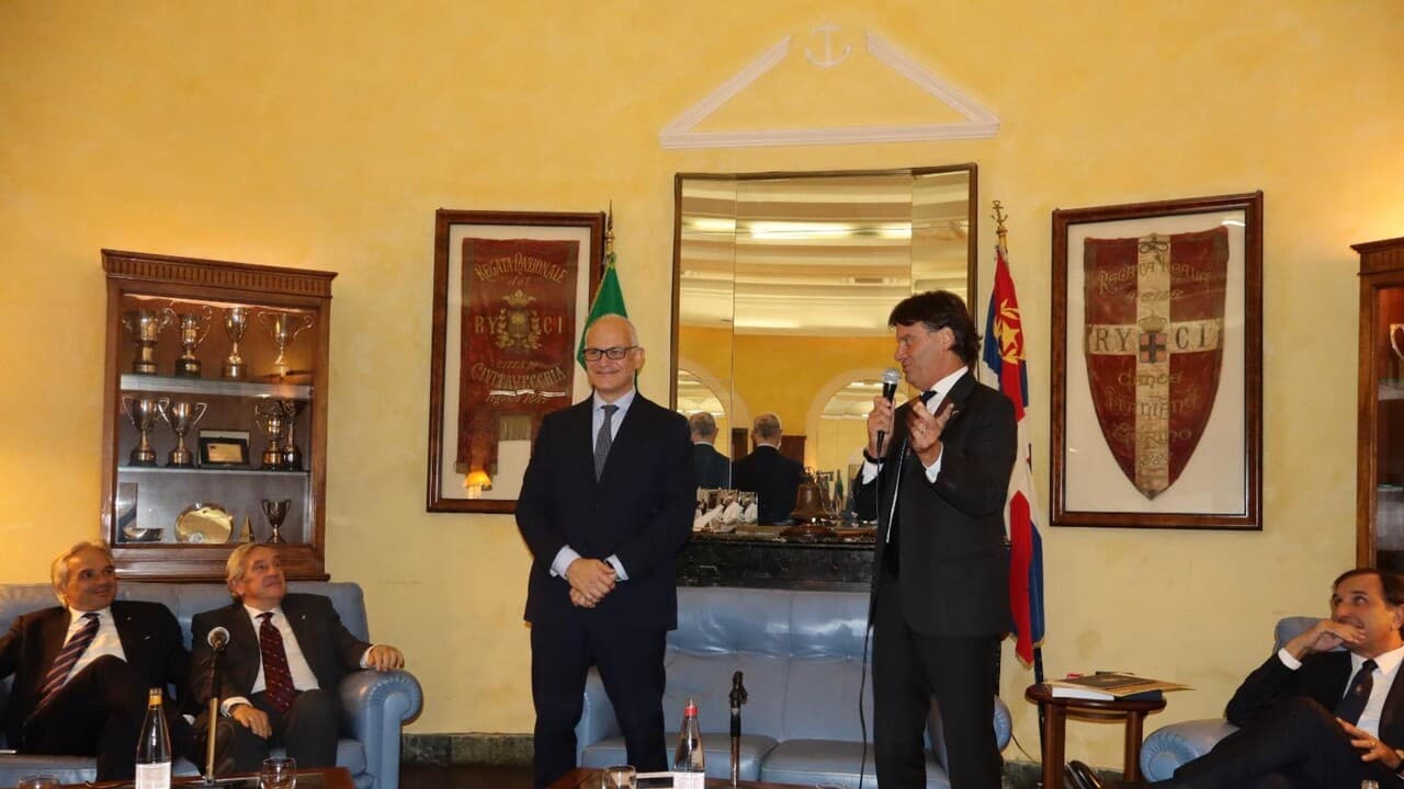 Canottaggio: Gualtieri socio onorario del Reale Circolo Canottieri Tevere Remo