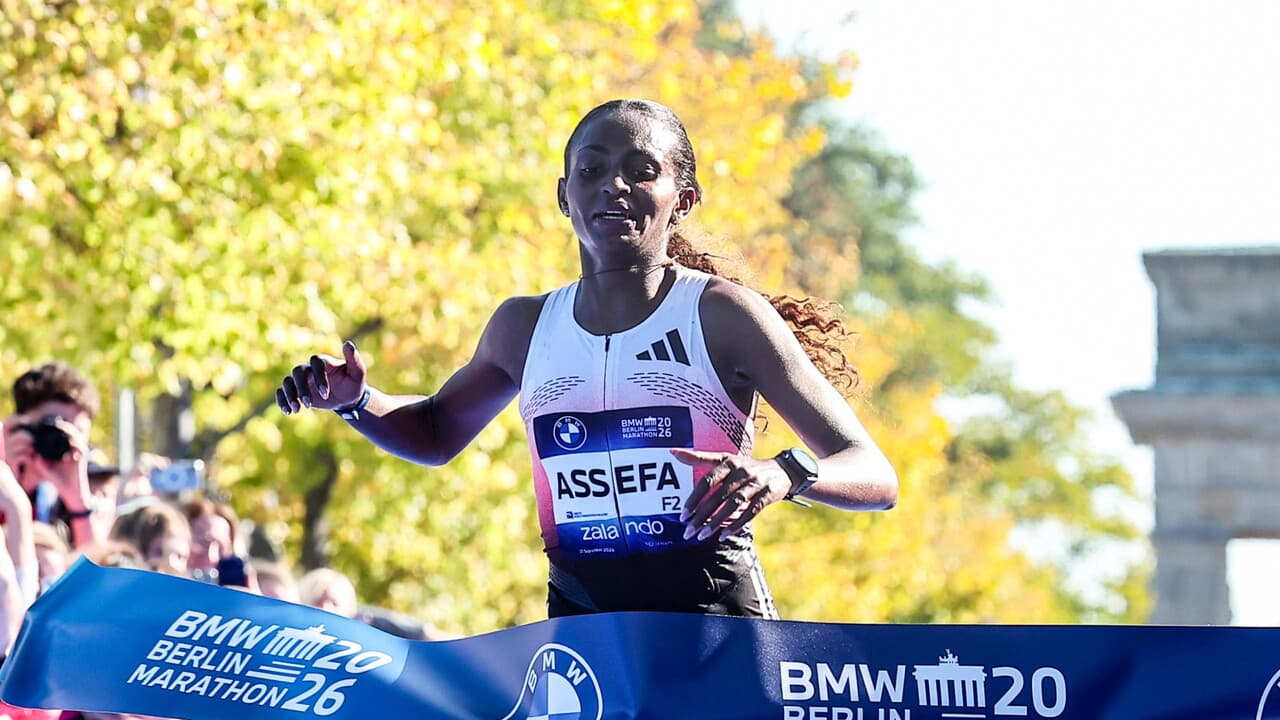 Maratona Berlino: Assefa domina ma un infortunio la priva del record mondiale